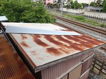 波板トタン(ガルバリウム)の葺き替え
